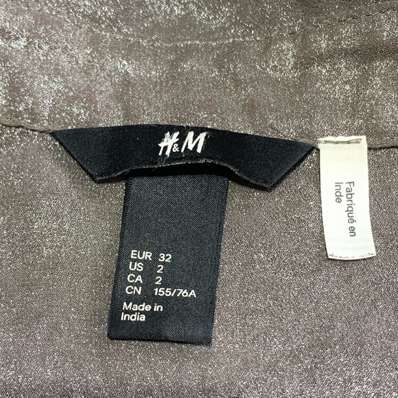 2/$20 H&M Brown Gray Shimmer Button Down Long Sleeves Blouse Size 2 - Picture 4 of 8